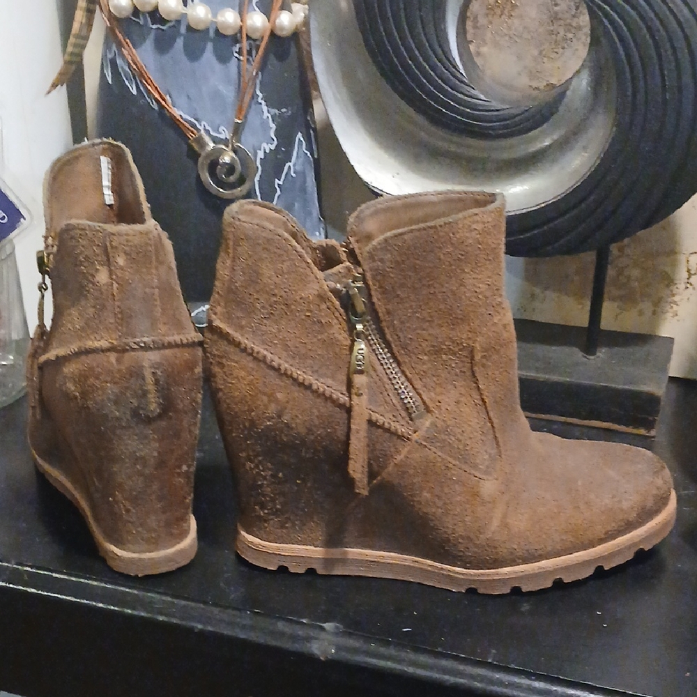 UGG Myrna Chestnut Brown Suede Ankle Wedge Boots Womens Size 5